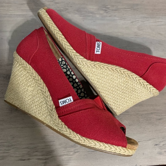 Toms red canvas wedges size 9 (used) - Picture 5 of 9